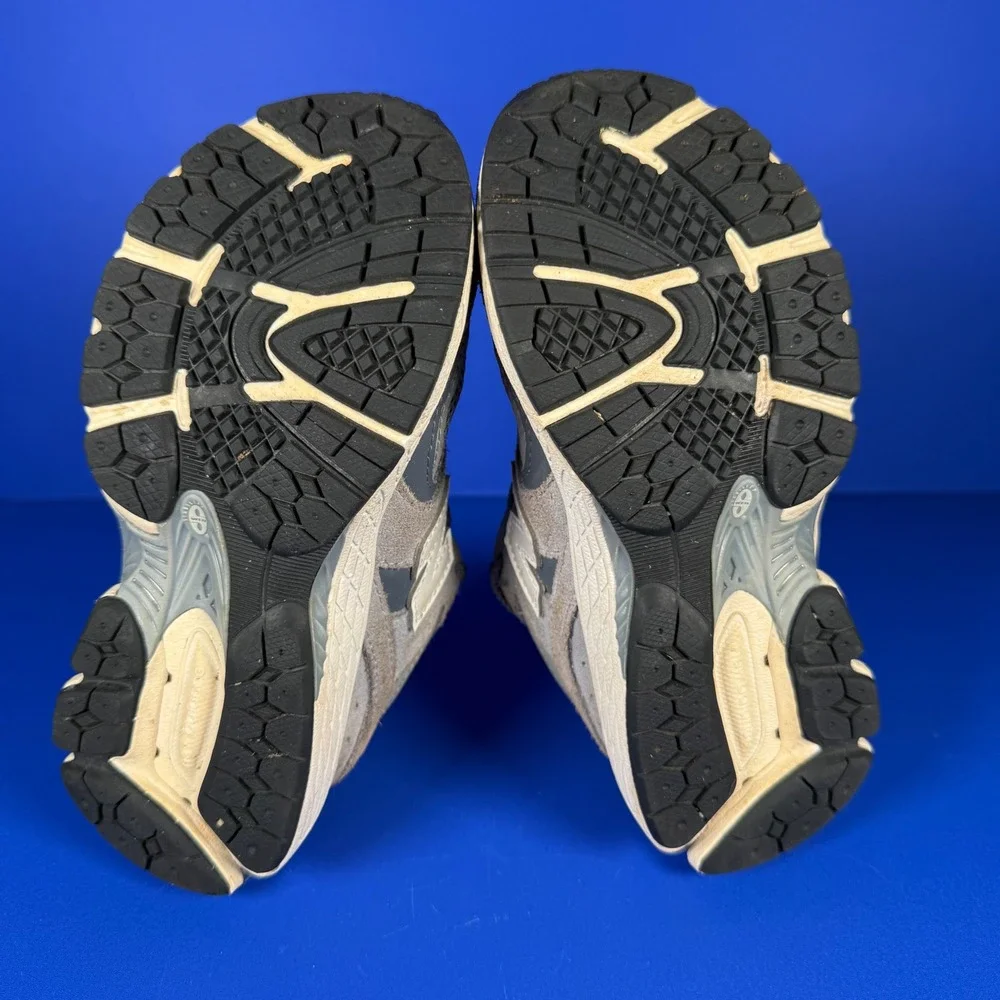 New Balance 2002R Kids Grey Suede Mesh Running Shoes PC2002ST Size 11‎ US Boy